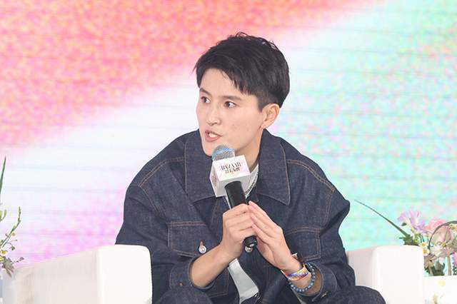 老师扒下内裤让我爽了一夜动态图